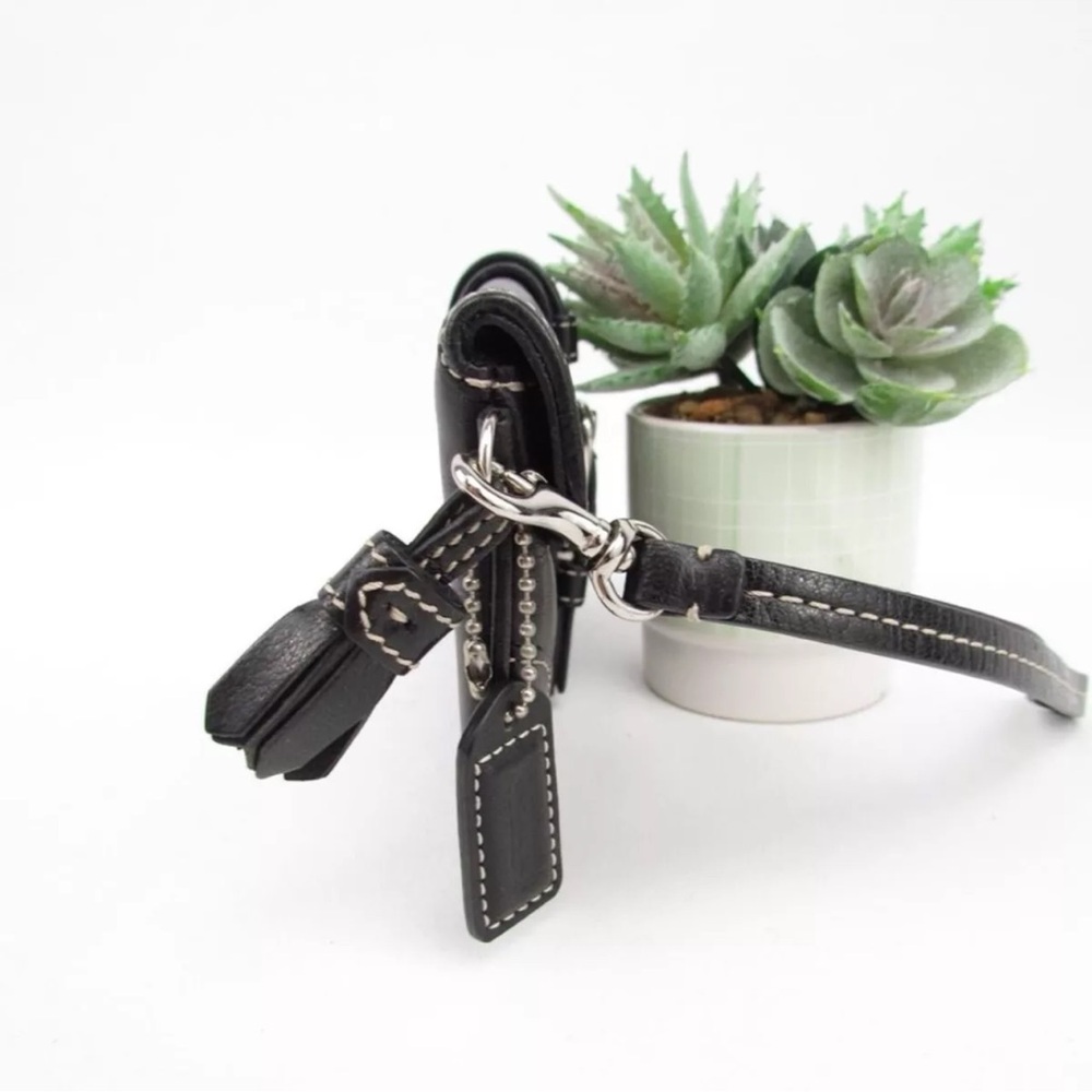 Coach Buckle Black Leather Wristlet - Picture 3 of 6